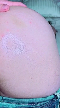 Moje nadržená macecha s velkým zadkem mě požádala o anál a creampie celé video