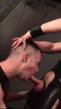 Uomini amatoriali fetish tedeschi in Azione di gomma