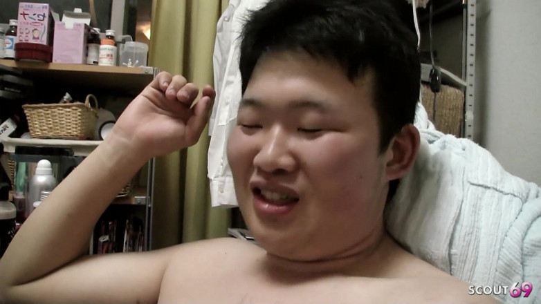 Asian porn collection: Japanse cougar misleid tot amateur mmv-trio door jongen en oude...
