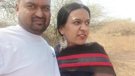 Horney Kavita Bhabhi cabalgando sobre una polla en la jungla