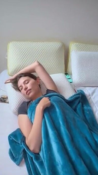 Sąsiadka zawsze udaje, że chce być lesbijką