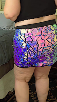 Hete bbw toont haar dikke kont en mooie benen in minirok close-up - grote dikke reet klaar om geneukt te worden en krijgt veel sperma
