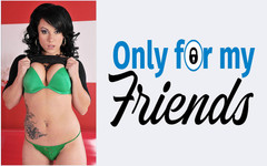 Only for my Friends: Porno Casting nevěrné tetované děvky šuká se sexuálními hračkami v kundičce...