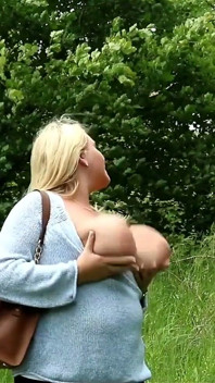 Poate că arăt ca un turist nevinovat, dar sunt foarte obraznică