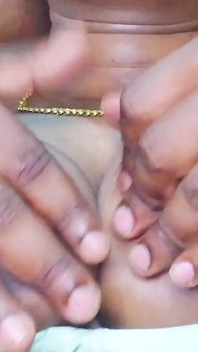 Une bhabhi indienne excitée se fait baiser par son voisin