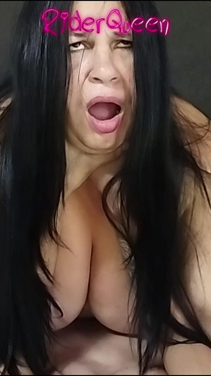 Riderqueen BBW Step Mom Latina Ebony: Sletvrouw neukt met slanke stiefzoon