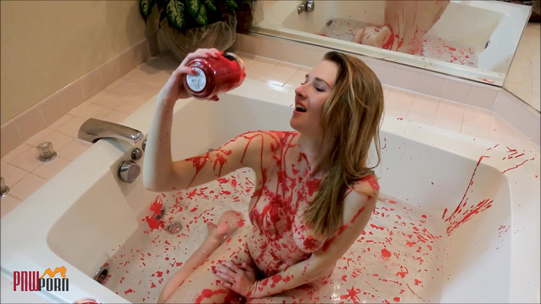 PNW Porn: Cera calda in una vasca idromassaggio