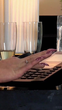 Sexy MILFka dostane její kundičku provrtanou a tvrdě ošukanou