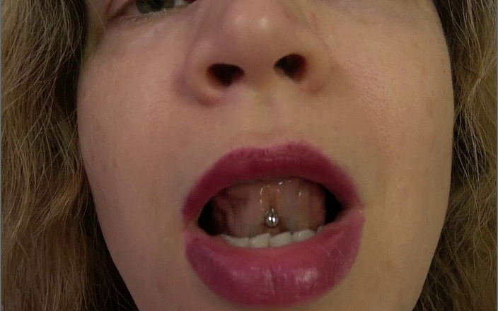 Annika Rose: 阴户说最饥渴的！