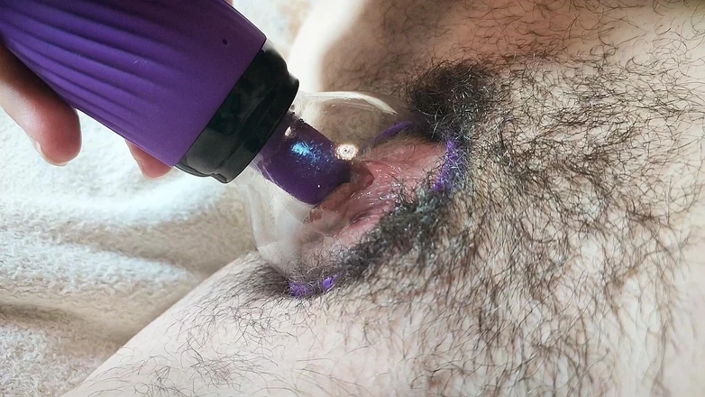 LolaLola: Vacuum Pumping Drives My Crazy, I Can't Stop