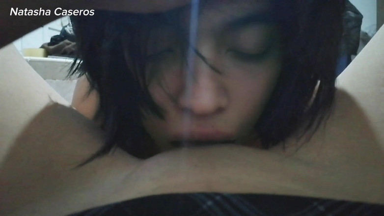 Natasha Caseros: Mój najlepszy przyjaciel przychodzi do mojego domu, aby polizać moją...