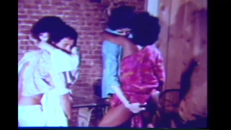Vintage Usa: Orgia interrazziale vintage con mostruosi cazzi neri e fighe pelose (film...