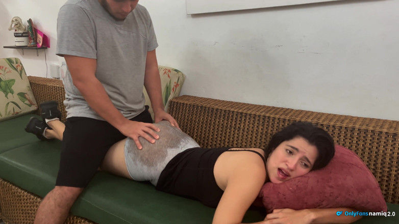 Dakotasex: Я трахаю свою сусідку і допомагаю їй першу допомогу після траха!