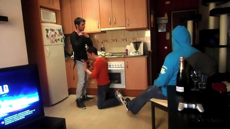 Robyn 3Some: Наблюдаю, как трахается мой сводный брат