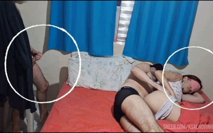 Fanny squirting: Saya menutup mata istri saya dan menelepon teman saat berhubungan...