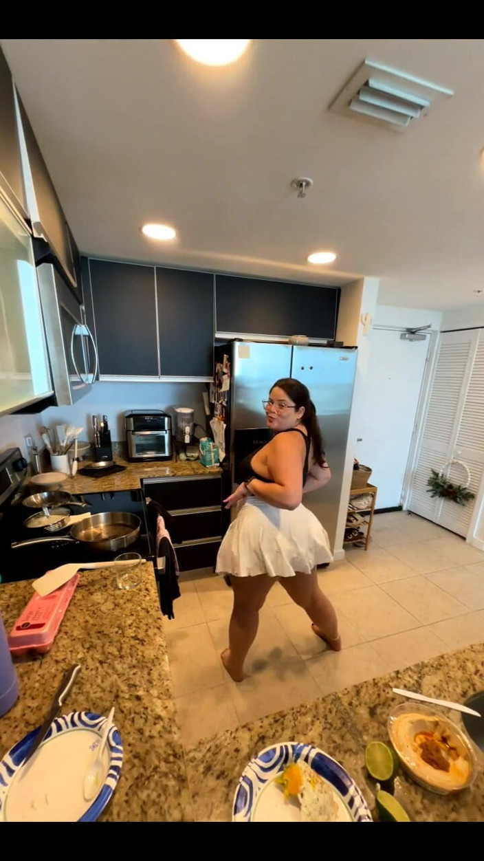 Dani Valentina: Live Stream với Dani Valentina