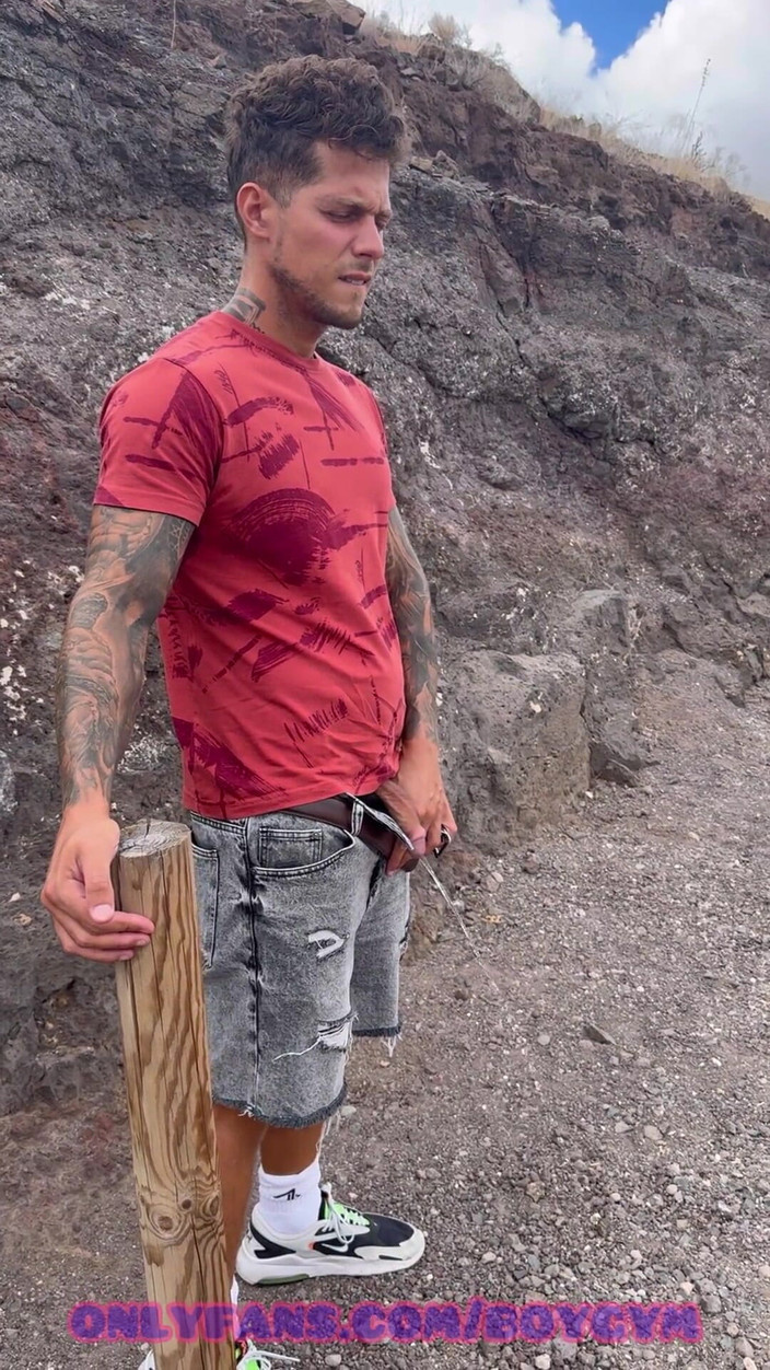 BoyGym: Sikanie na zewnątrz, mam nadzieję, że nikt mnie nie odkryje