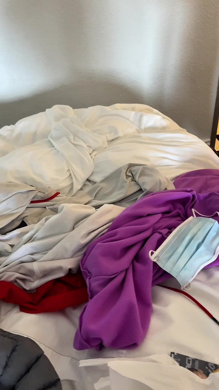 Lisa Couple: Lisa_couple se entrega al hotel y juega con su grande