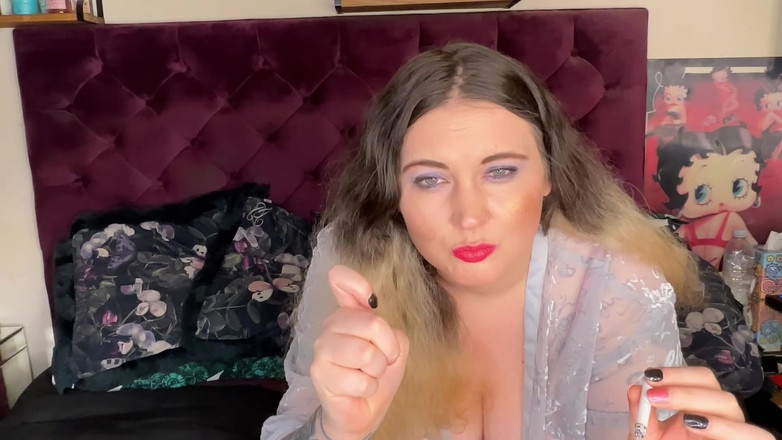MissFFW: Femdom BBW karstises Needle Dick przegrany podczas palenia