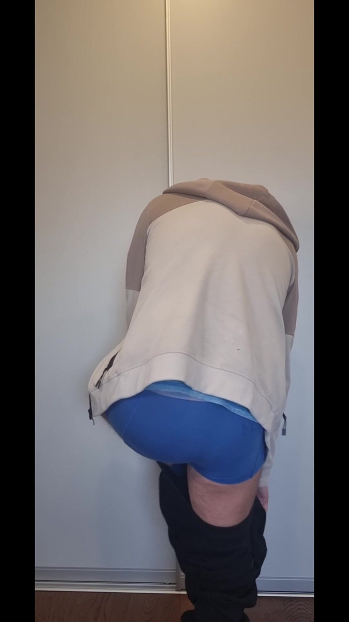 ShyCummerBoy: Striptis dan dengan mani muncrat liar