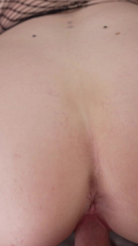 Frisky alt Girl के साथ फिशनेट मस्ती