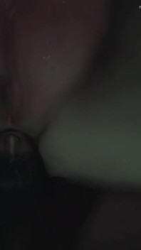 B034 Kurczący się mężczyzna wcisnął między dwa gigantyczne tyłki Big Ass Fart Dominacja