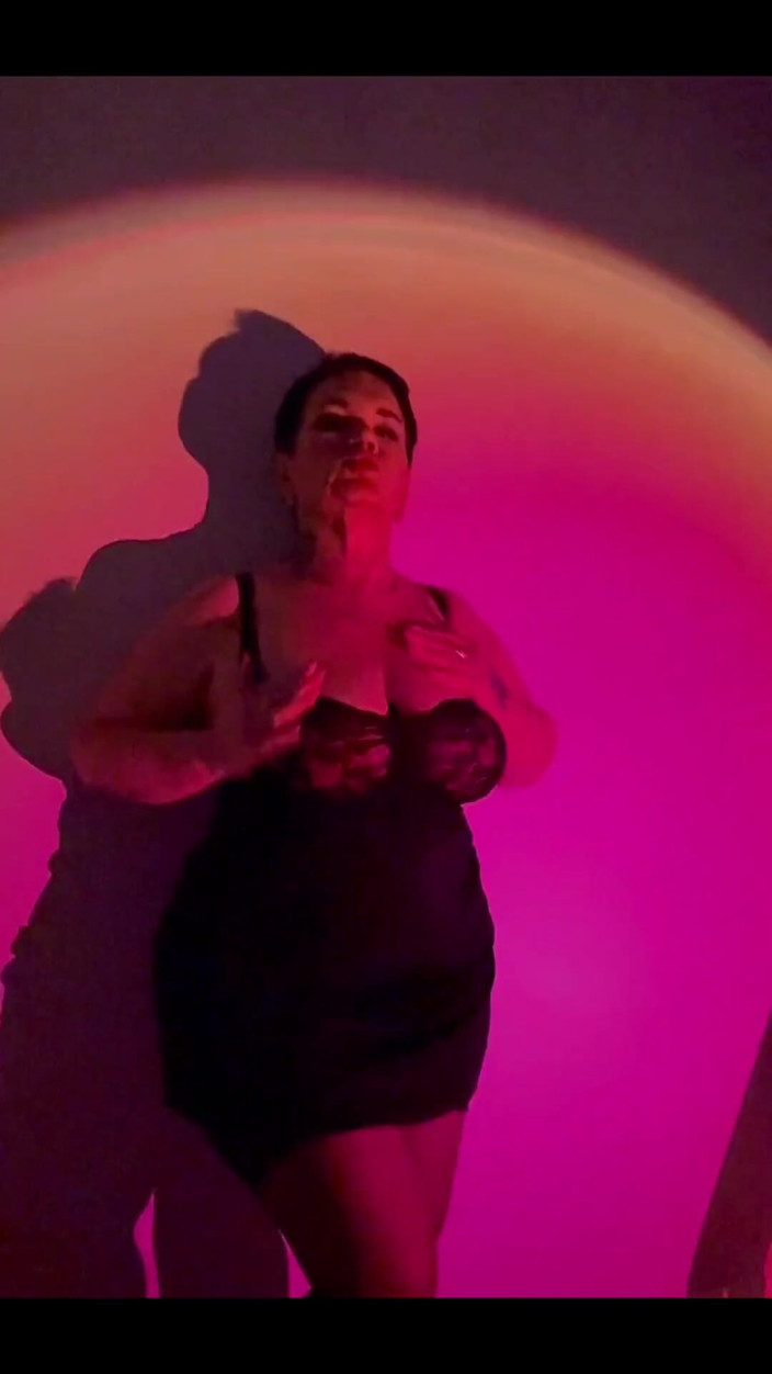 KarmenMilf: Haben alle einen schönen abend, ich bin aufgeregt von der...