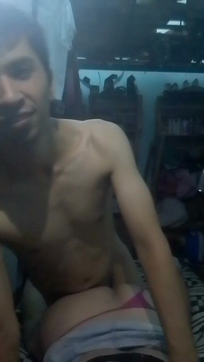 Fitcure1: Я підтягнув спідницю Джин, і ми трахалися