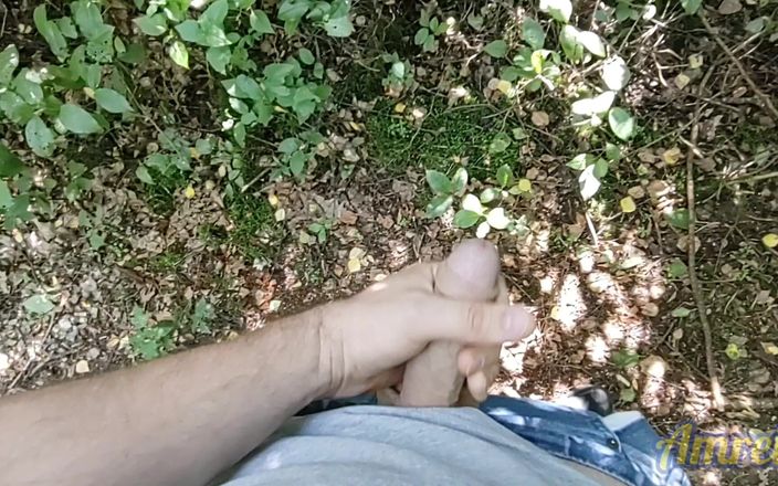 Amreis: 森の中に野外で射精できる場所を見つけた