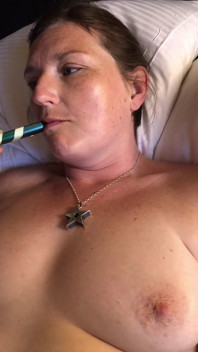 Masturbando até o orgasmo em um quarto de hotel em Las Vegas com alguma conversa fria