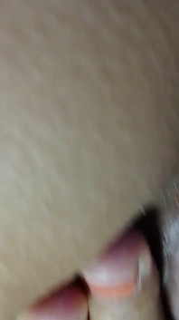 性感的女士前戏抚摸她热辣的阴户和推肛门手指