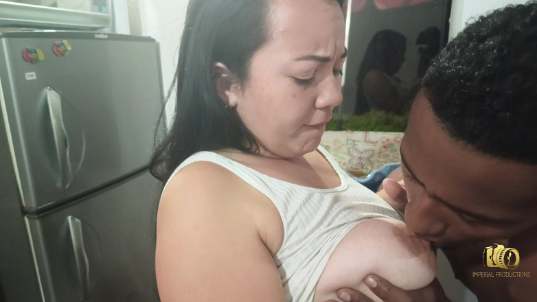 Rioc69: Rioc insegna ad Anita come usare il bancone da cucina