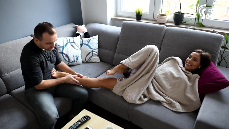 Czech Soles - foot fetish content: Tôn thờ đôi chân cong của Satin