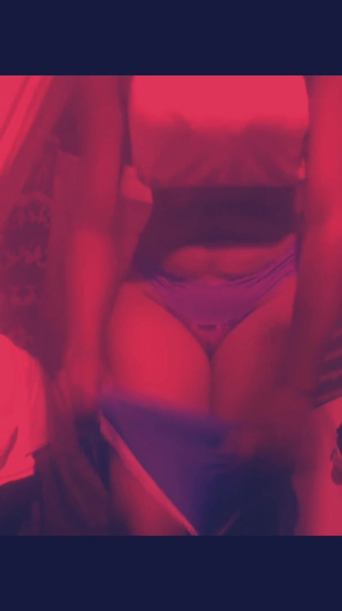 Dorelviss: मेरे सौतेले पापा एक वीडियो चाहते हैं जो मेरे शॉर्ट्स और मेरे बड़े स्तन दिखा रहा है और मेरा हस्तमैथुन कर रहा है