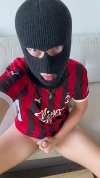 Caliente Ac Milan soccer bro dispara carga