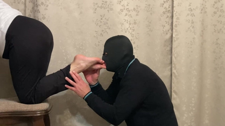 Niki studio: उसके पैर गुलाम को नजरअंदाज करना - पैर पूजा