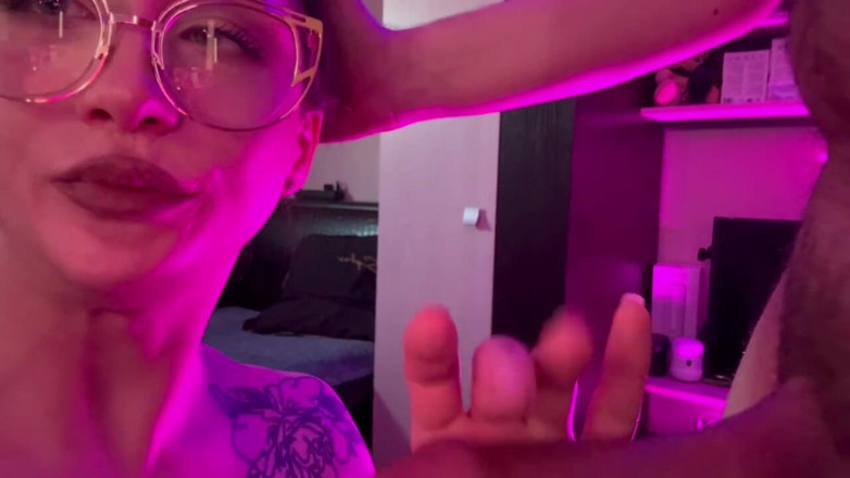 Eva Borisova: Frontal einer Brille