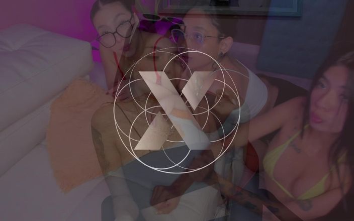 Feet Lovers club: Piękne uczennice liżą swoje cipki i stopy razem