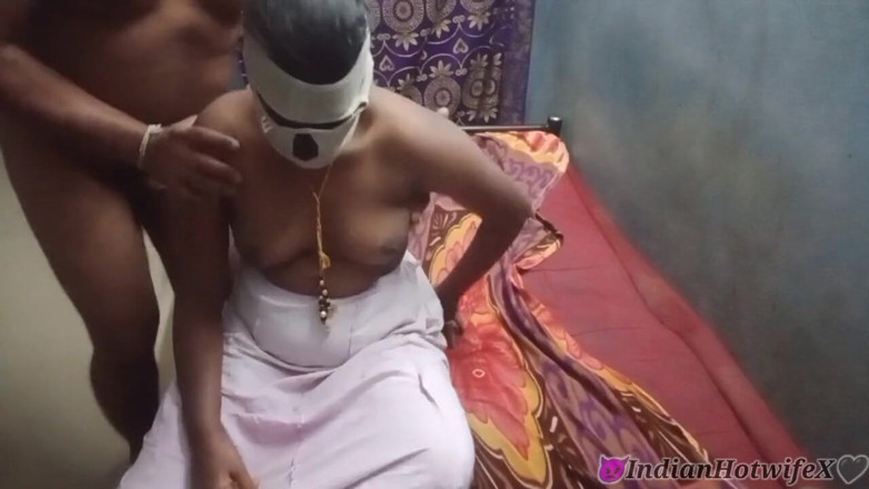 RenuRaj: Desi tamil cuck accoppia il duro grande culo di renuraj...