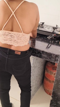 Soția indiană rezervă o curvă pentru soțul ei futut video cu sex dur toată noaptea în mms viral în audio hindi