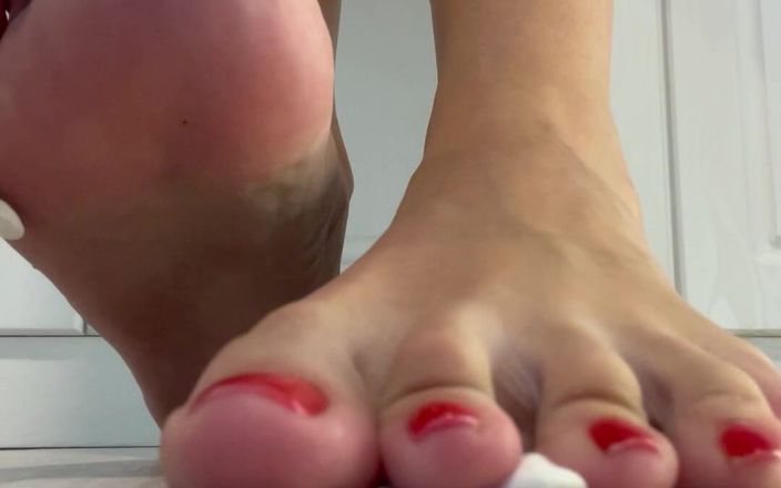 Feet lady: Aplastar comida