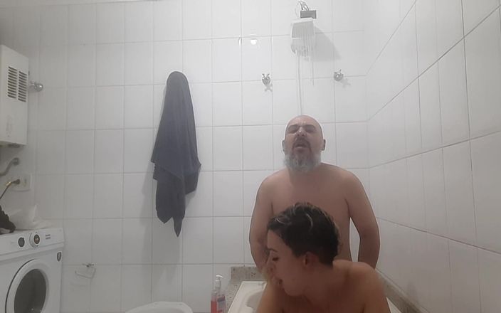 Victor SweetCoupleStories: Skutečný sex amatérského páru v koupelně