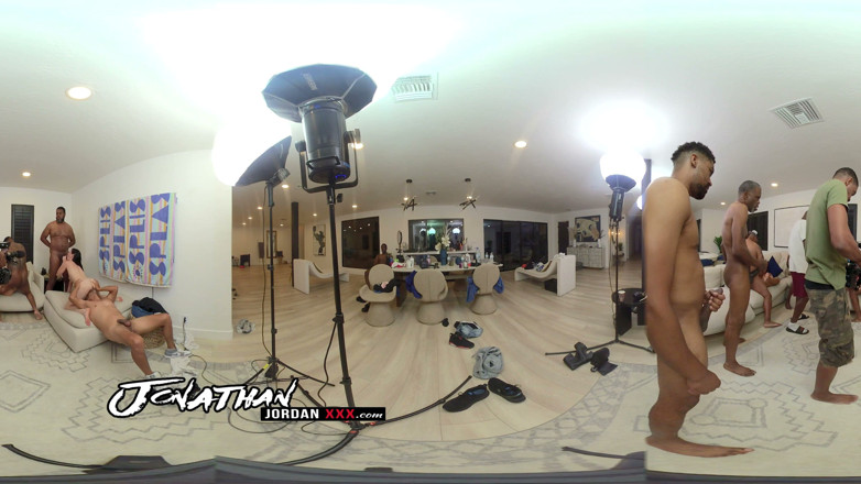 Jonathan Jordan: 360 เย็ดตูดสาวร่าน BTS