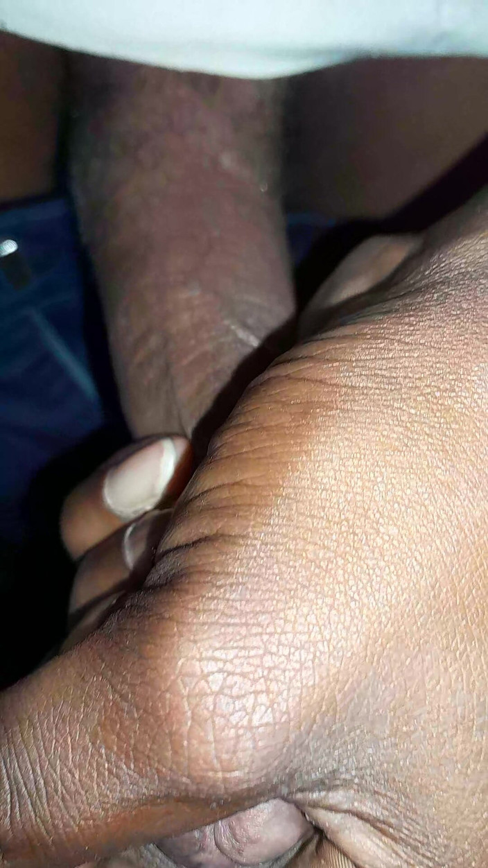 AKG: Desi uomo masturbazione