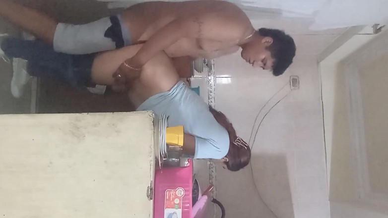 Eatrella j: Huishoudelijk werkneemster alleen met haar werkgever.