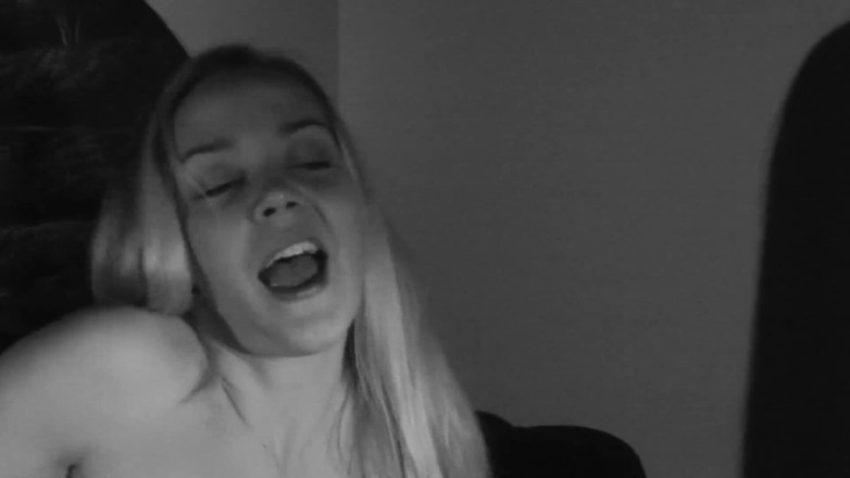 Toy Sluts: Blond piękno kontrolujące orgazm