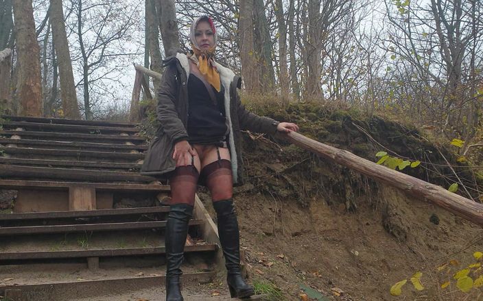 Wanilianna: Squirt dans un lieu public