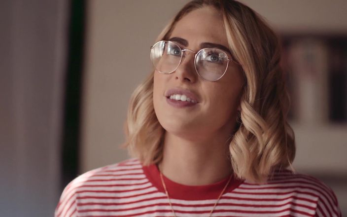 SweetheartVideo: La promesa de una mujer, escena 1, la mantiene de cerca