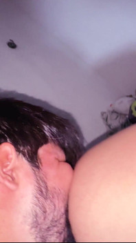 Üvey erkek kardeşim beni götten sikiyor ve hoşuma gidiyor