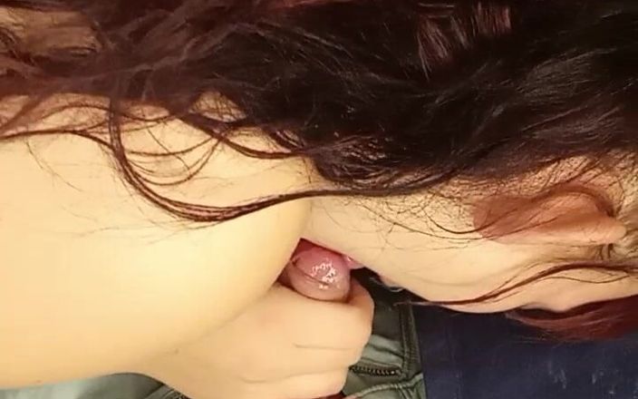 Prettypoison: Cewek sange ini nyepong kontolnya dan ngentot kontolnya habis-habisan sampai...